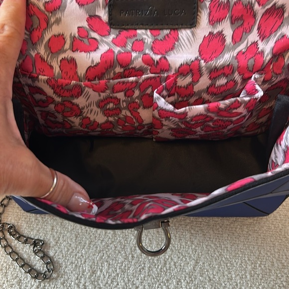 ⭐️NWOT Patricia Luca Elegant Blue Geometric Bag⭐️ - Picture 5 of 8